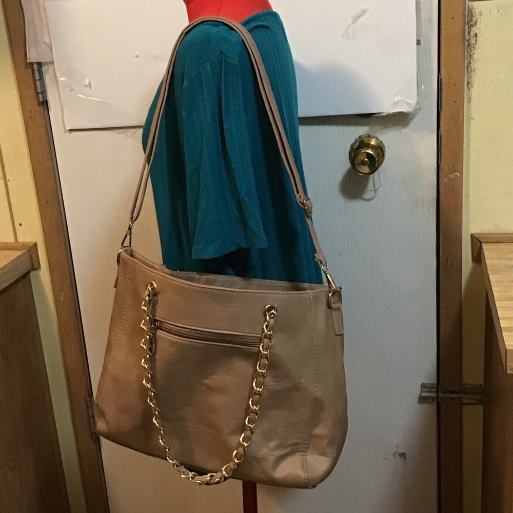 Tigernu Elegant Tan Shoulder Bag with Gold chain strap/Shoulder strap. Pockets